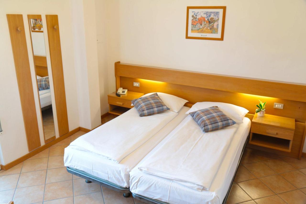 Hotel Villa Clara Torbole Sul Garda Luaran gambar
