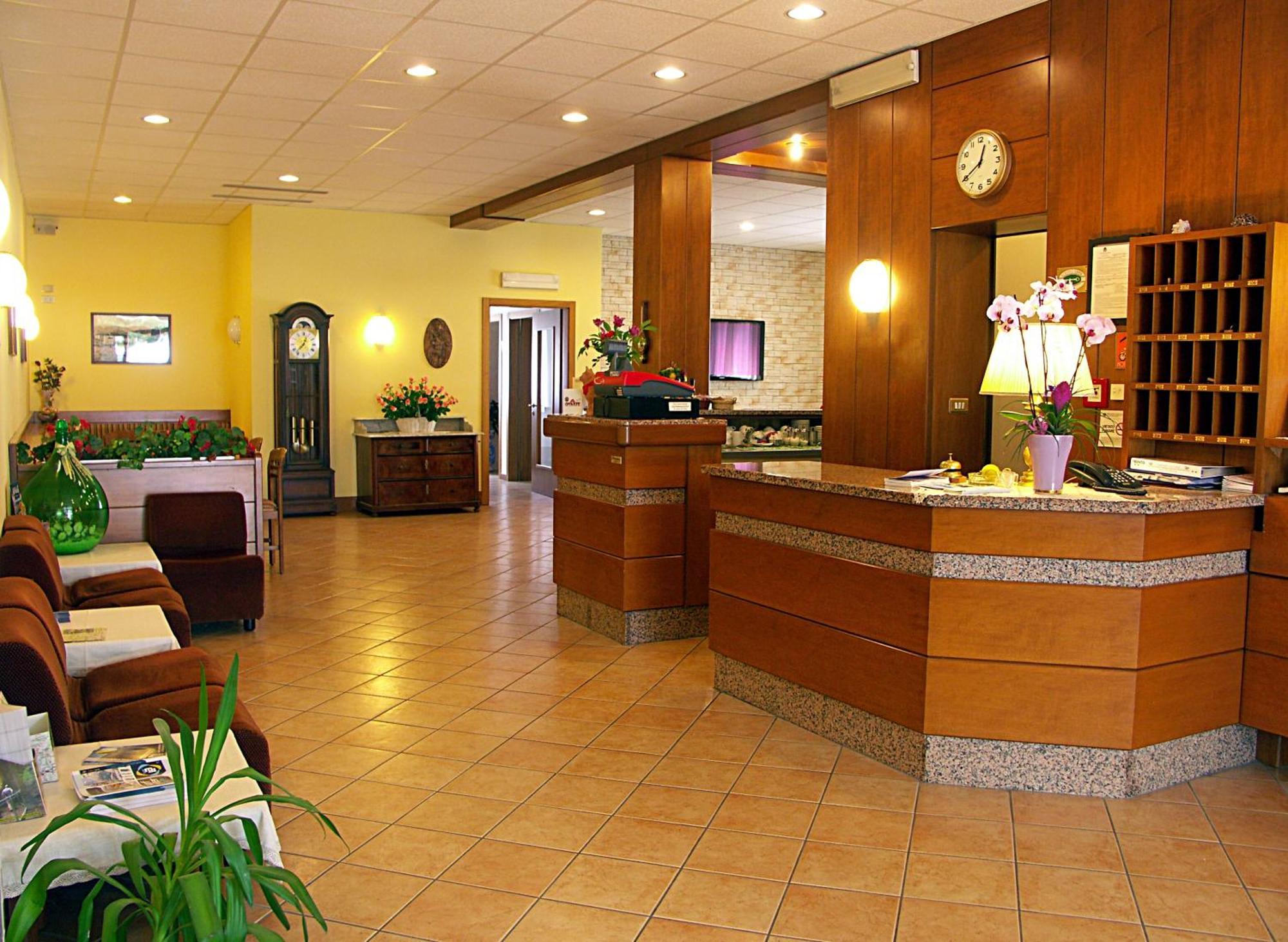 Hotel Villa Clara Torbole Sul Garda Luaran gambar
