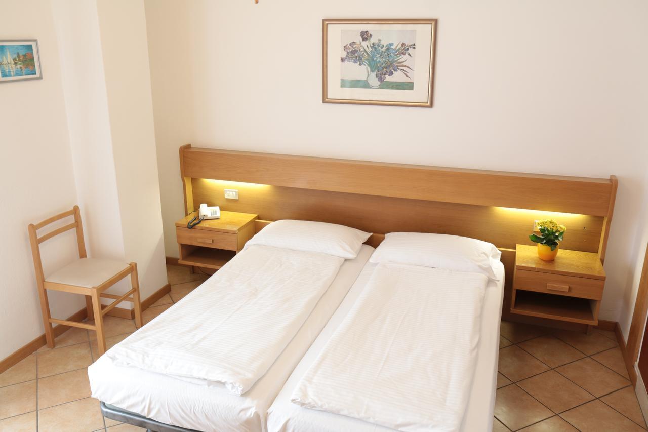 Hotel Villa Clara Torbole Sul Garda Luaran gambar