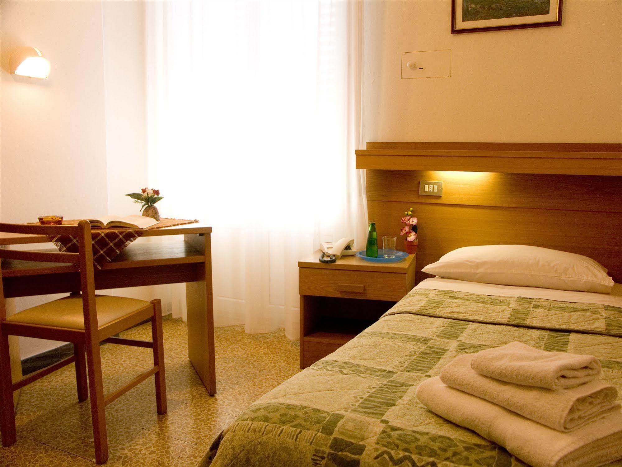Hotel Villa Clara Torbole Sul Garda Luaran gambar
