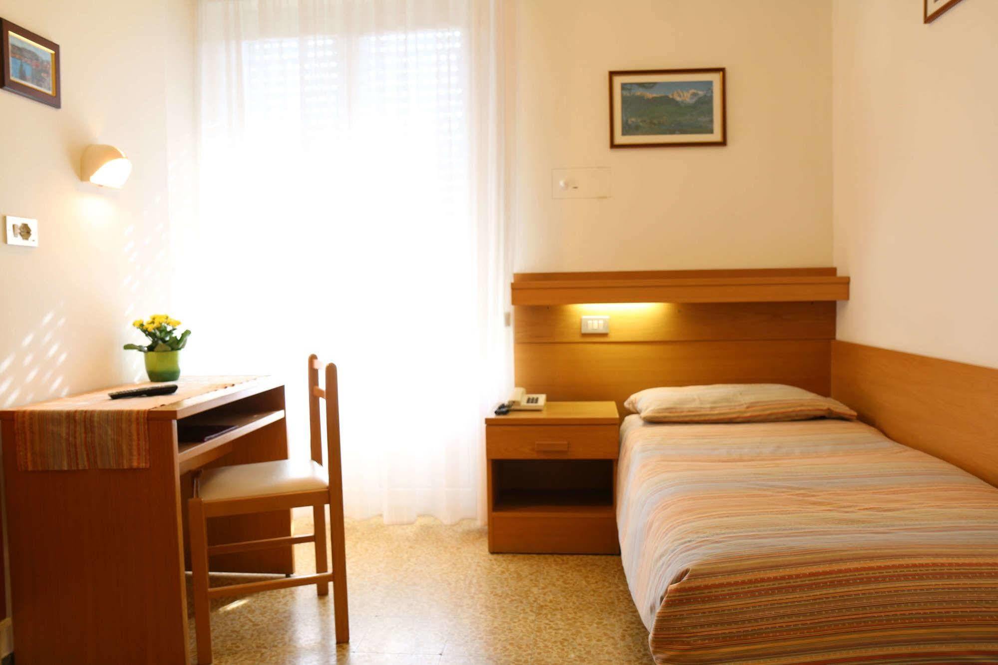 Hotel Villa Clara Torbole Sul Garda Luaran gambar