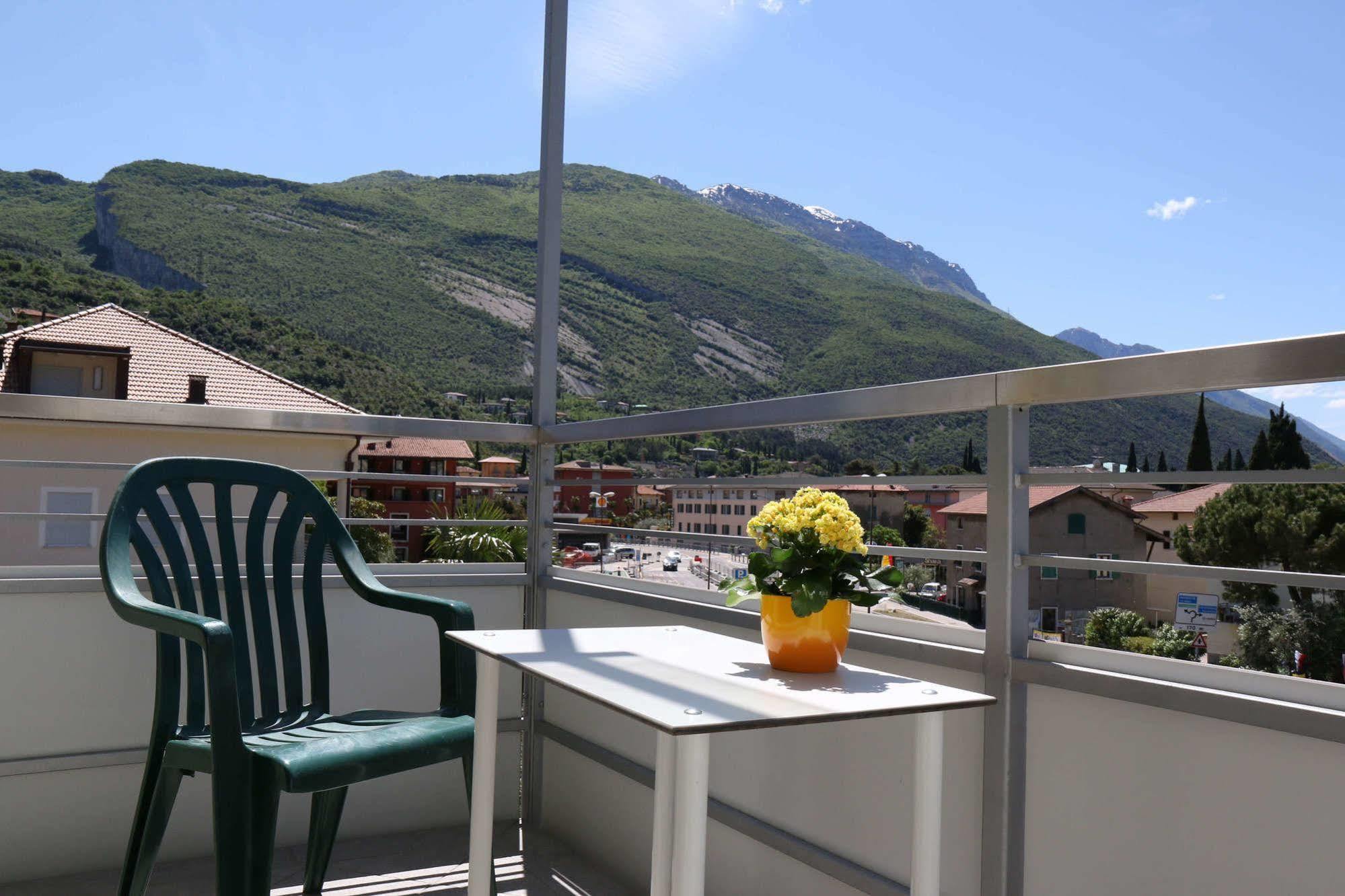 Hotel Villa Clara Torbole Sul Garda Luaran gambar